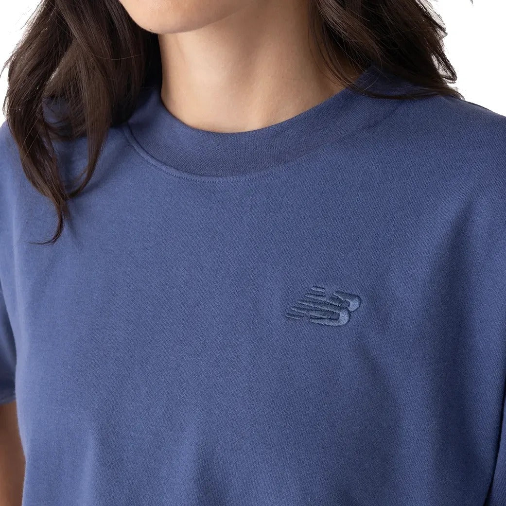 New Balance Camiseta Fem. Nb Cropped Small Logo — Azul Bege - FRL