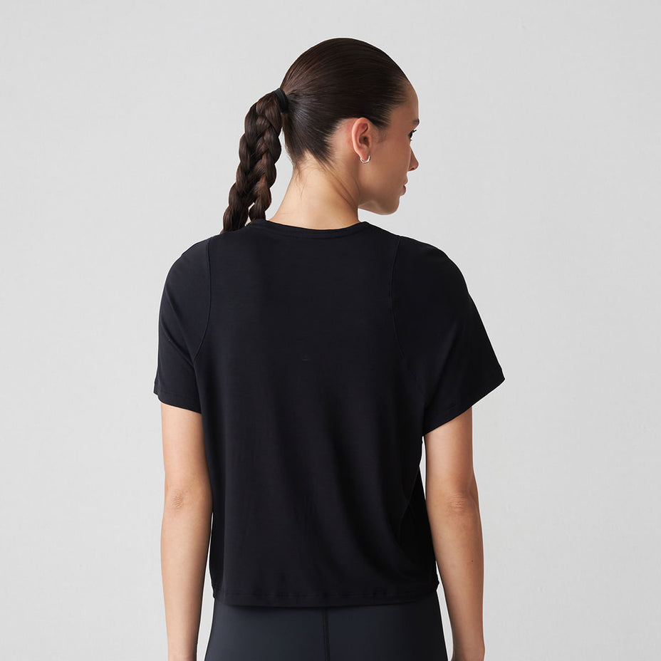 New Balance Camiseta Fem. Infinity — Preto - BK