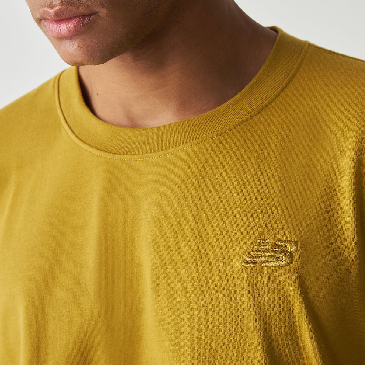 New Balance Camiseta Masc. Small Logo — Verde Manjericão - BIL