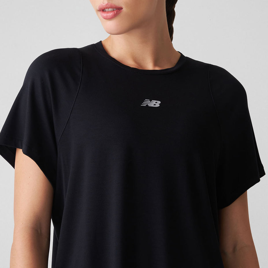 New Balance Camiseta Fem. Infinity — Preto - BK