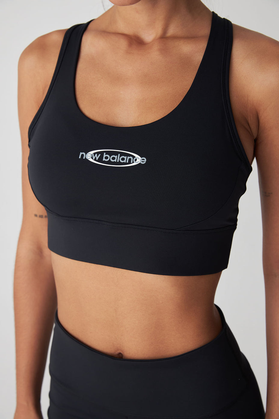 New Balance Top Fem.Graphic Sports Bra — Preto - BK