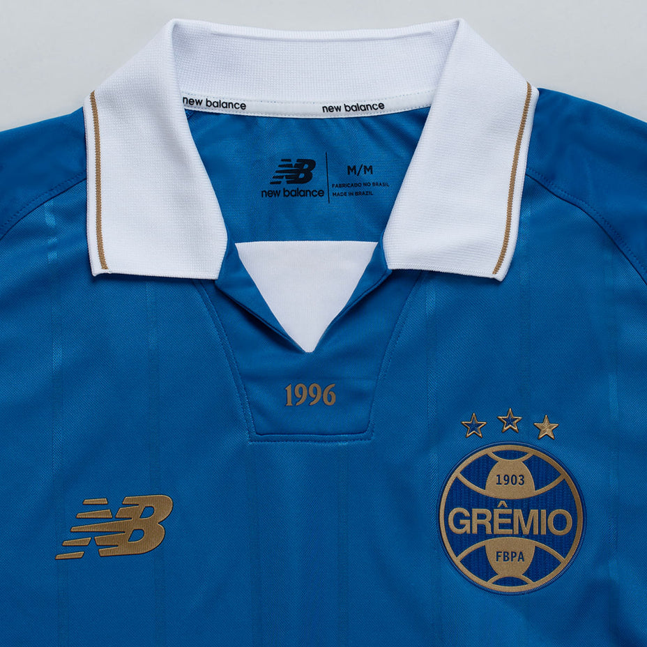 New Balance Camisa Feminina Comemorativa Gremio — Azul/Branco/Dourado - ABD