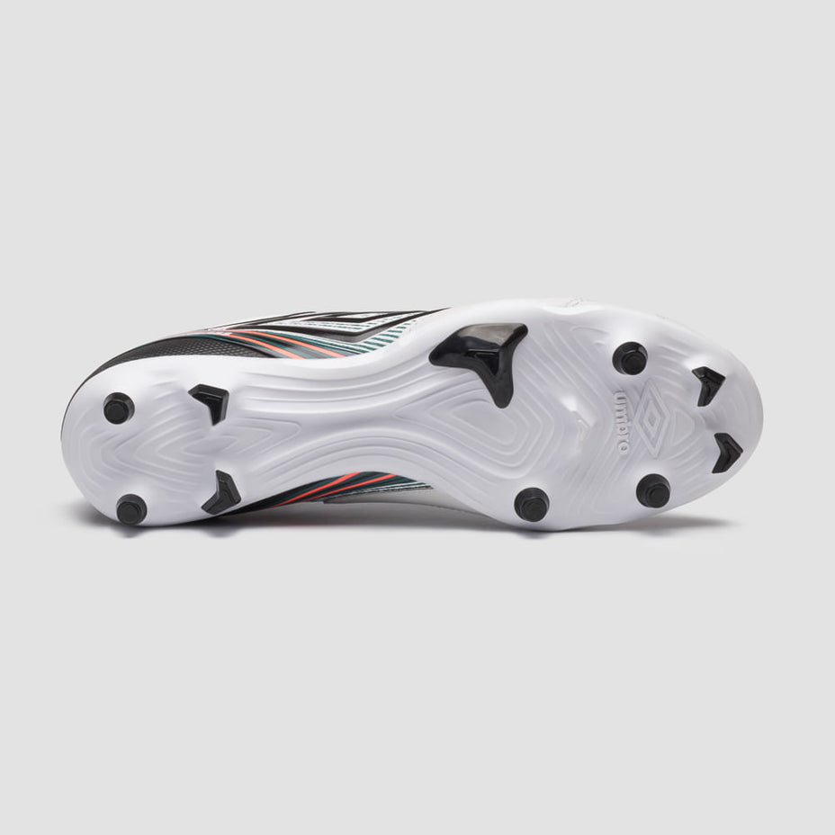 Umbro Chuteira Campo Adamant Master — Branco/Preto/Coral - 210