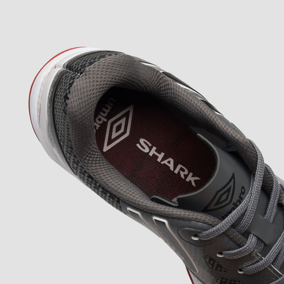 Umbro Chuteira Indoor Pro 5 Jr Shark — Branco/Grafite/Vermelho - 284