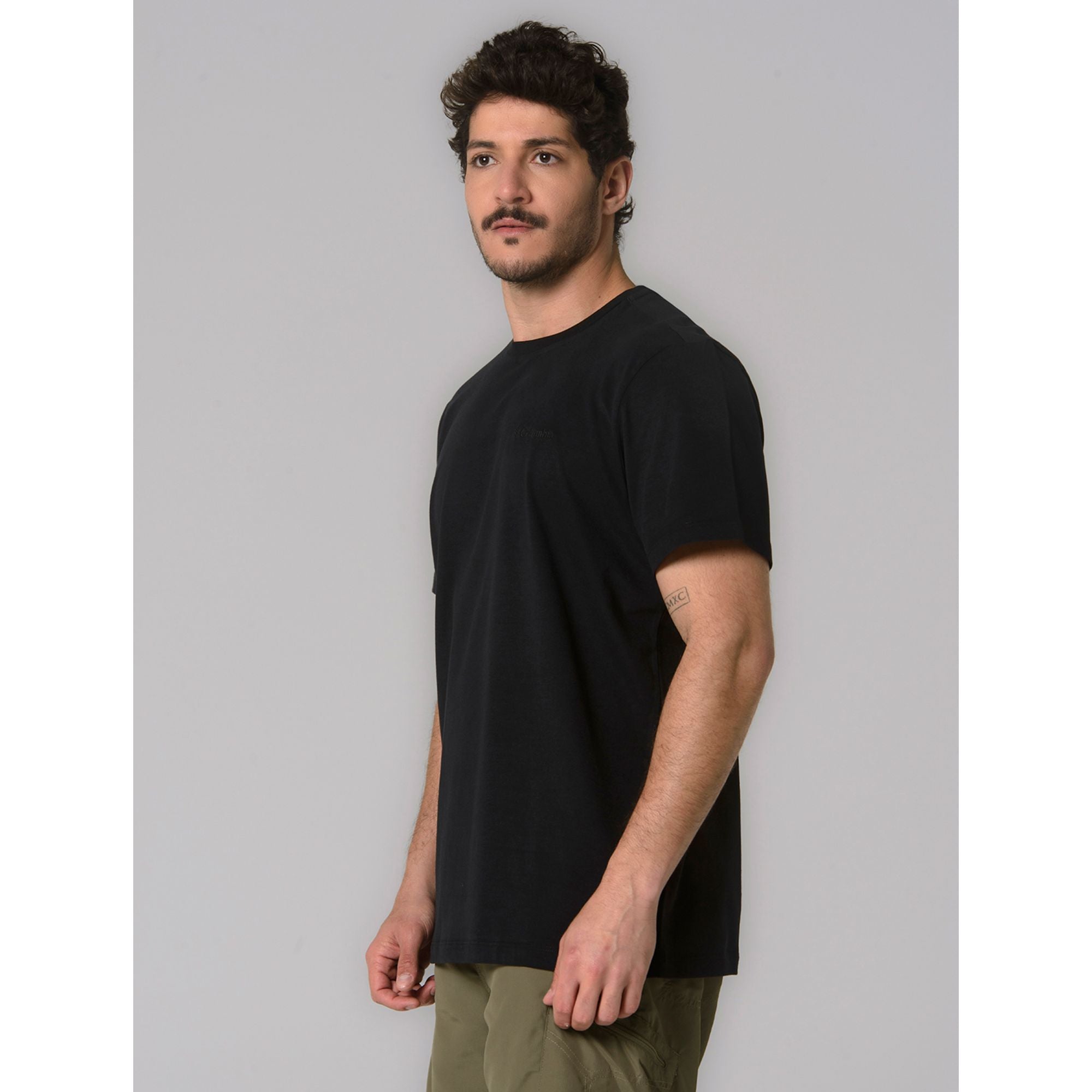 Columbia Camiseta Basica Bordada — Preto