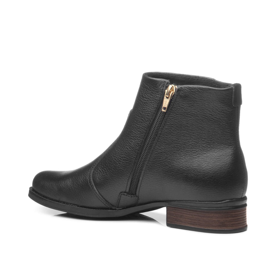 Bota Pegada Cano Curto Em Couro 282008