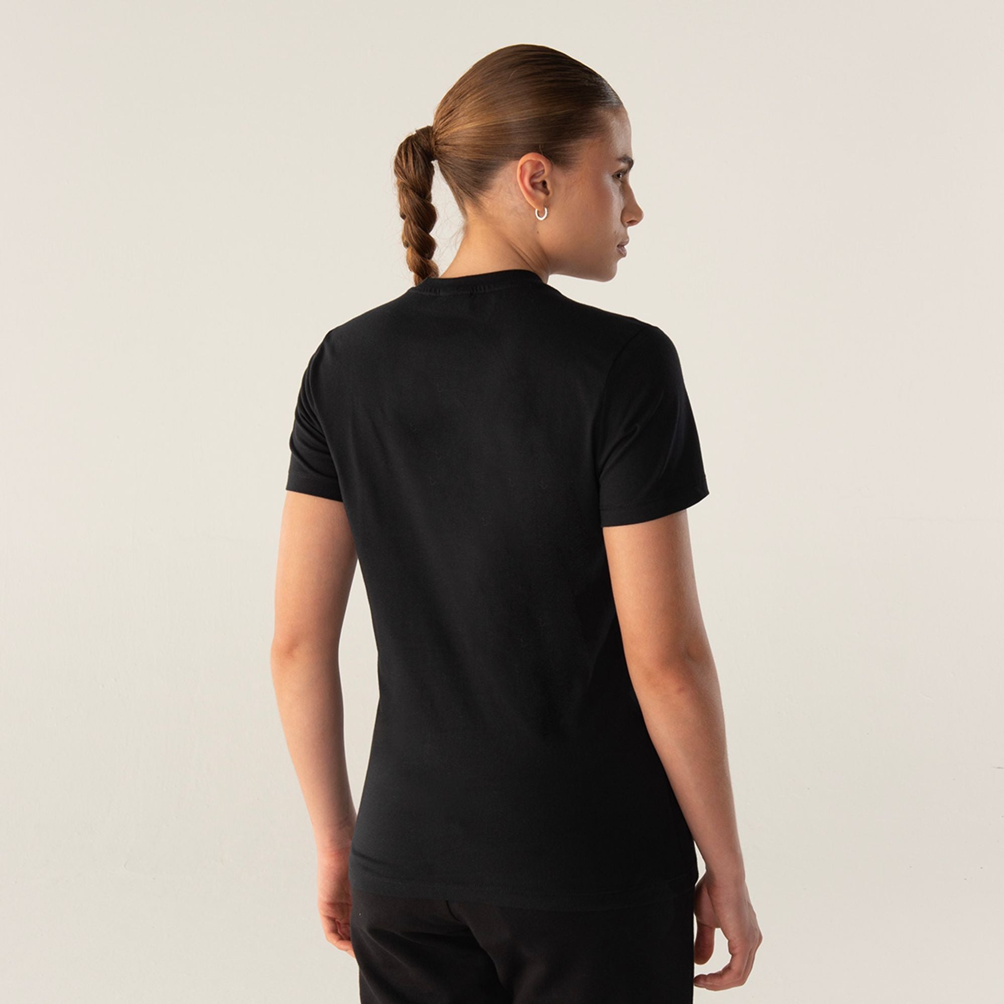 Camiseta Fila Regular Basic Outline F12l00551 — Preto/Preto/Branco