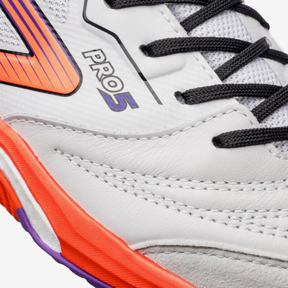 Umbro Chut. Indoor Pro 5 Stable — Branco/Coral/Preto