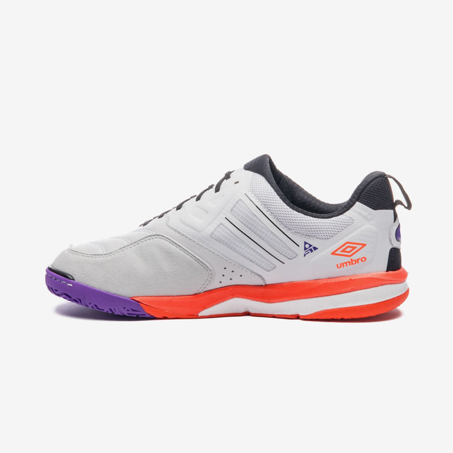 Umbro Chut. Indoor Pro 5 Stable — Branco/Coral/Preto
