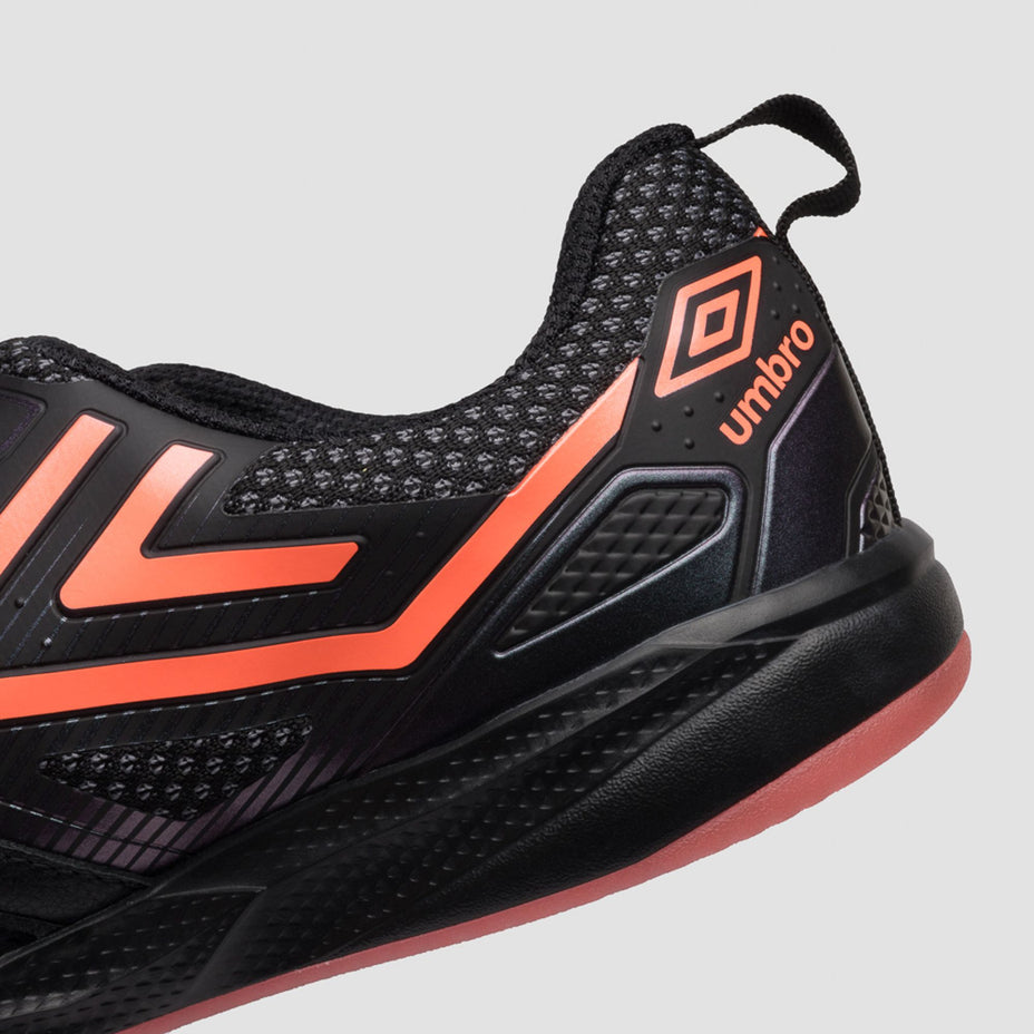 Umbro Chuteira Futsal  Pro 5 Bump — Preto/Coral/Branco