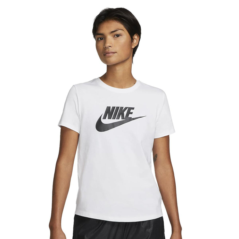 Camiseta Nike Sportswear Essentials Dx7906 — Branco