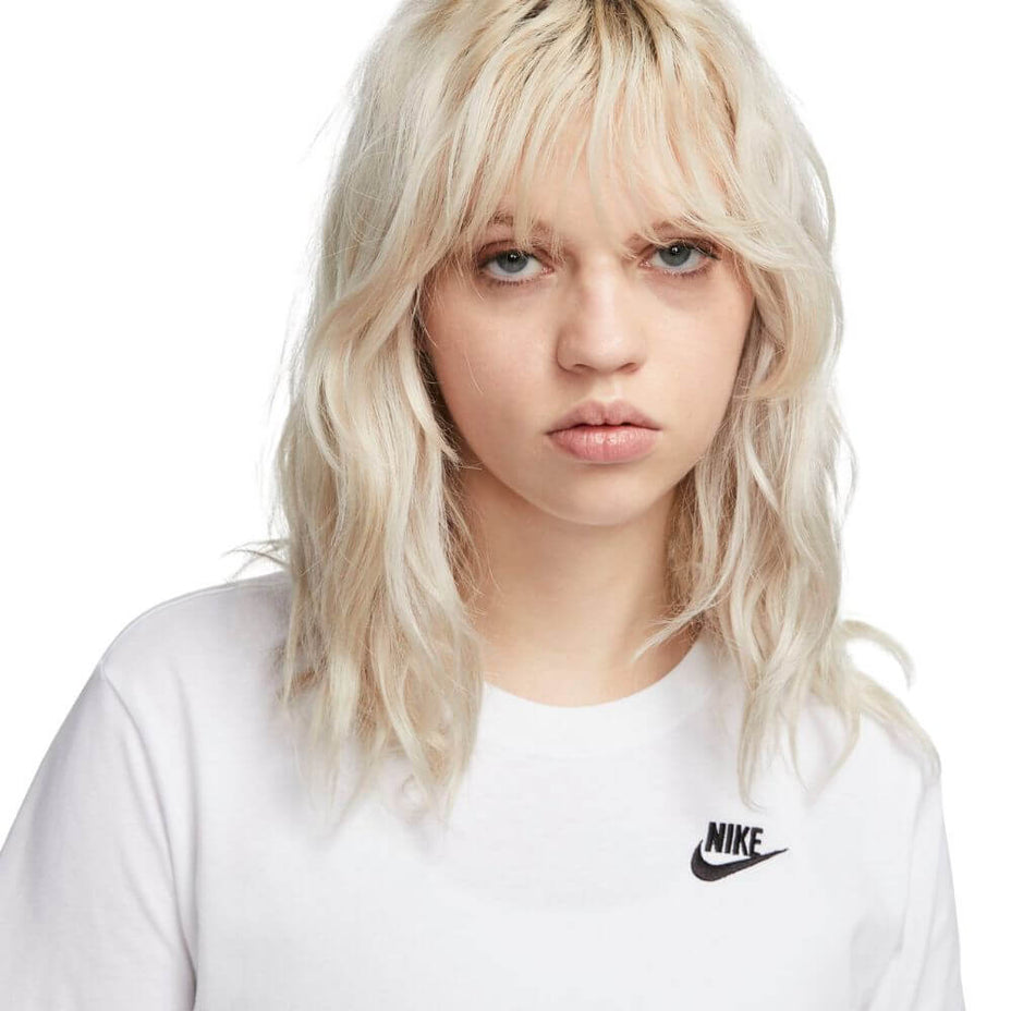 Camiseta Nike Sportswear Club Essentials Branco Dx7902-100