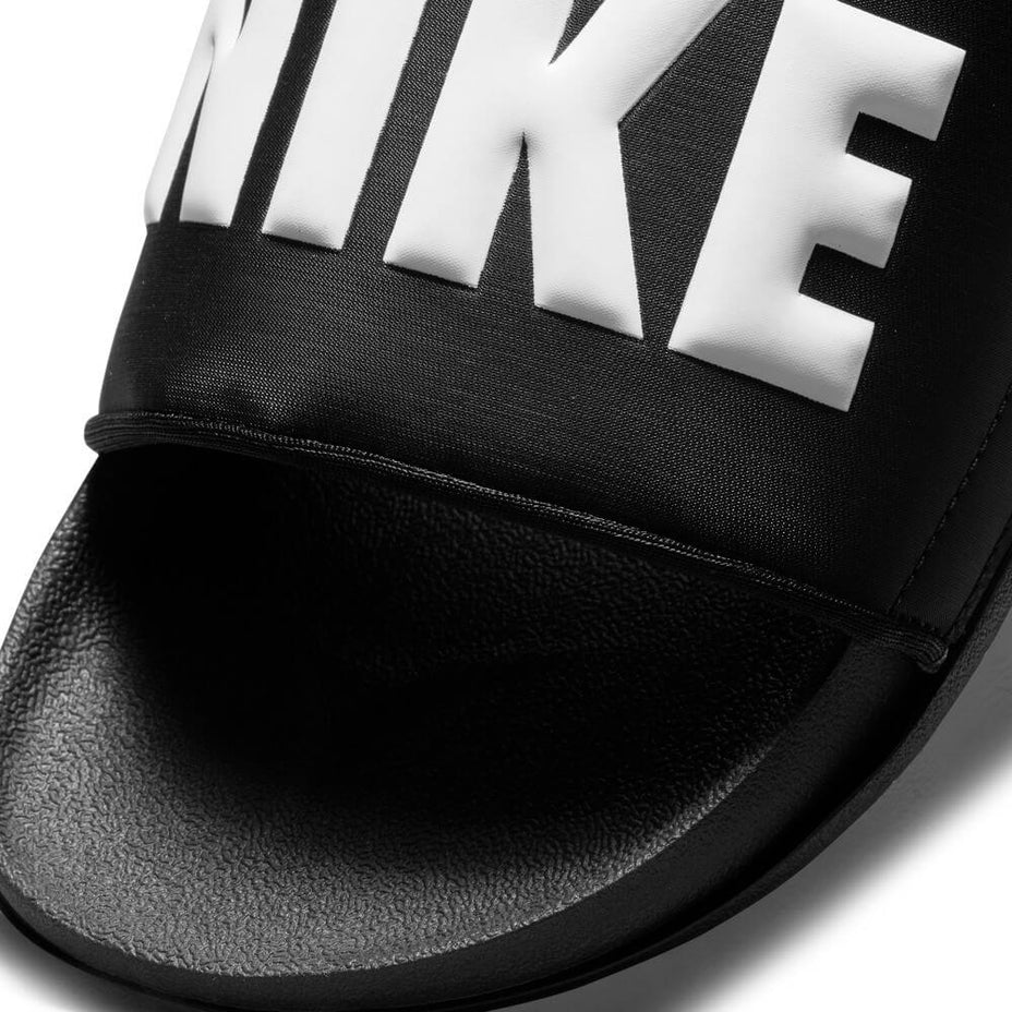 Chinelo Nike Offcourt Preto/Branco Bq4639-012